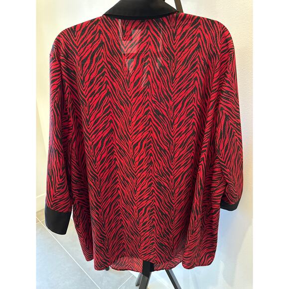 Curvy Plus 2X Maggie Barnes Red Black Animal-Striped Blouse Black Collar Cuffs - Picture 7 of 7
